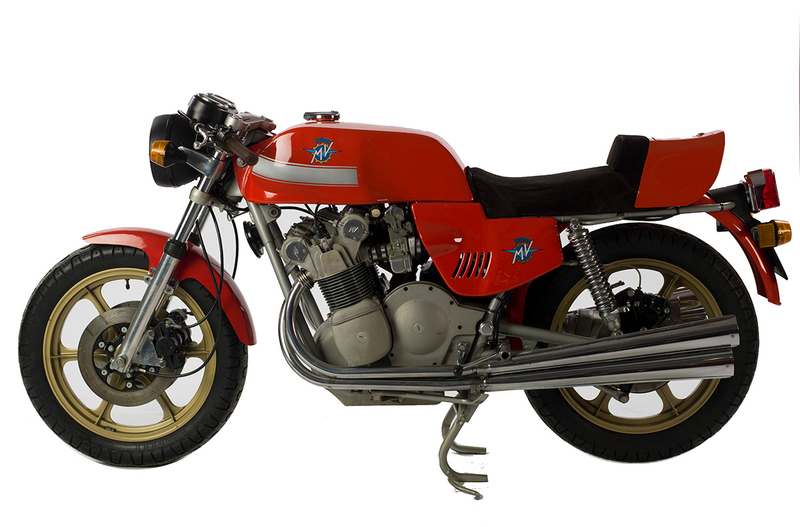 Illustration for article titled Vacant NYC Store Turned Into A Treasure Trove Of Beautiful Motorcycles